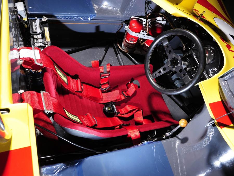 Интерьер Porsche 917-10 Interserie Spyder 1972 года  (фото 12 из 17)